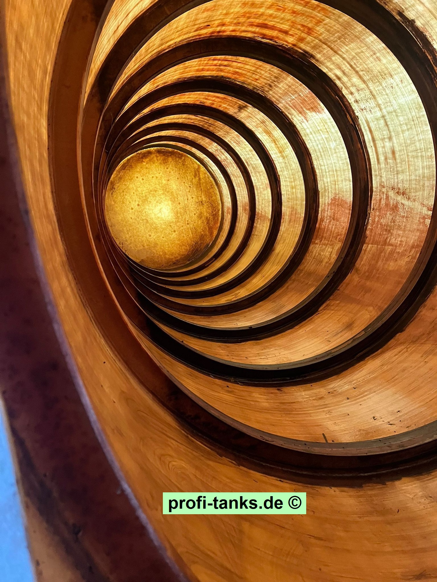 P459 - gebrauchter ca. 30 m³ / 30.000 L Polyestertank, GFK-Tank, Nau-Tank, liegend, ehemaliger Erdtank.