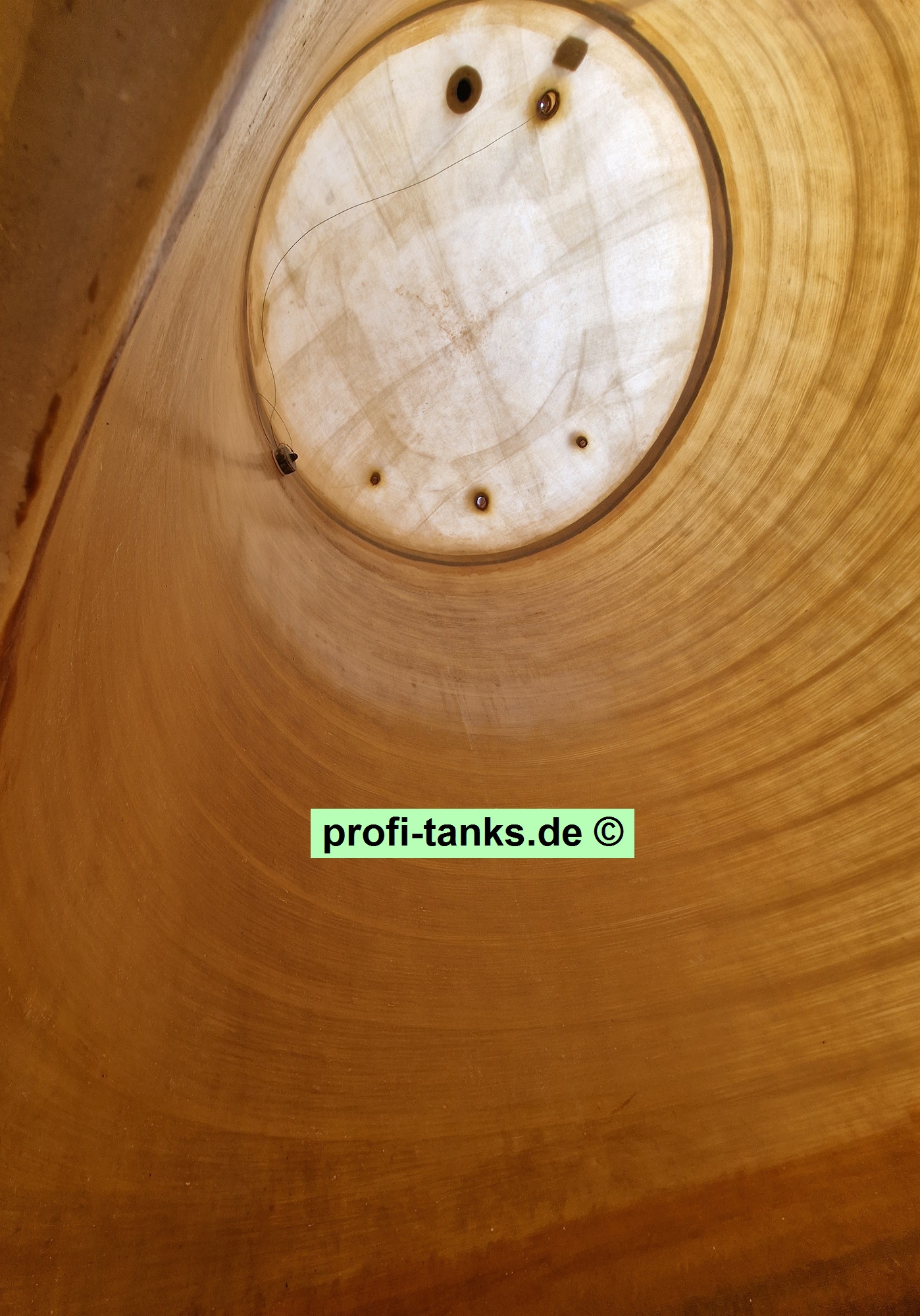 P474 - 2x gebrauchter ca. 35 m³ / 35.000 L Polyestertank, GFK-Tank, Staffelstein-Tank, stehend auf Standzarge.